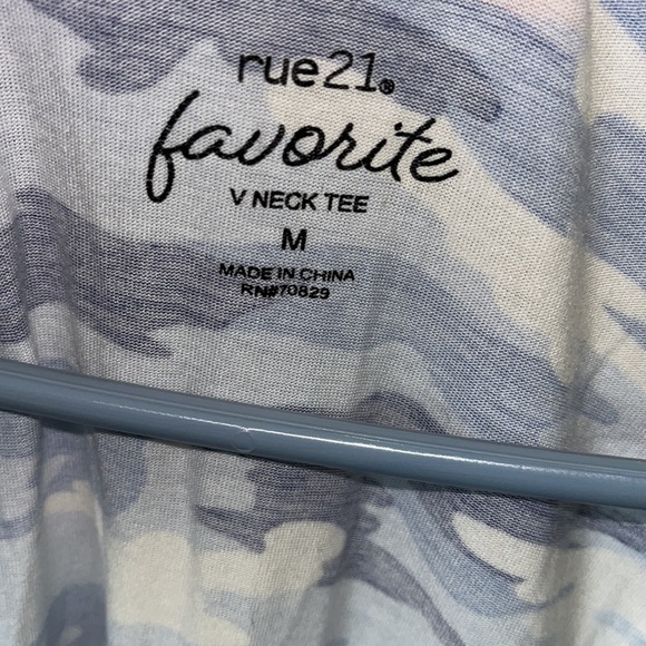 Rue21 Blue Camo V-neck Pocket T-Shirt - Picture 4 of 5
